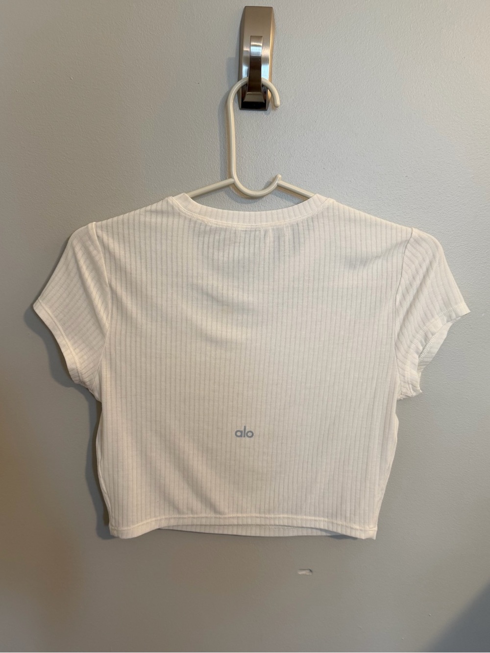 ALO Yoga Ribbed Sea Coast Cropped Short Sleeve Tee - White - Picture 5 of 6